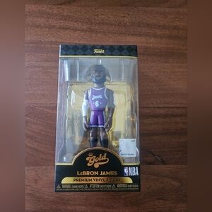 LeBron James Premium Vynil Figure